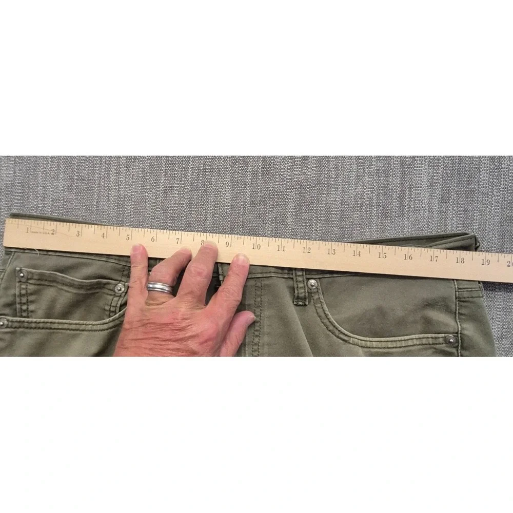 Levi's 541 Athletic Taper Men's 36x30 Olive Green Stretch Pants Chino 541-0196